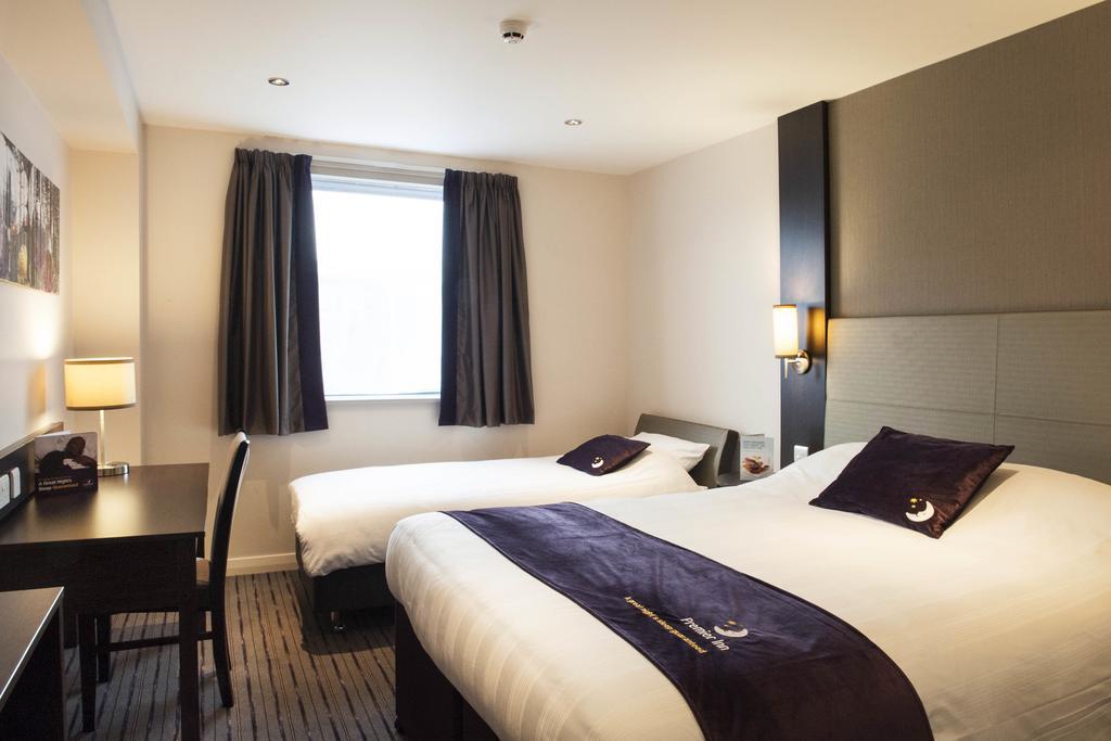 Premier Inn Manchester - 프레스트위치 외부 사진