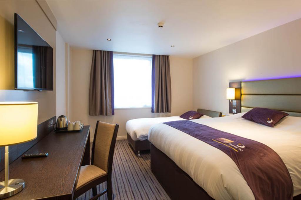 Premier Inn Manchester - 프레스트위치 외부 사진
