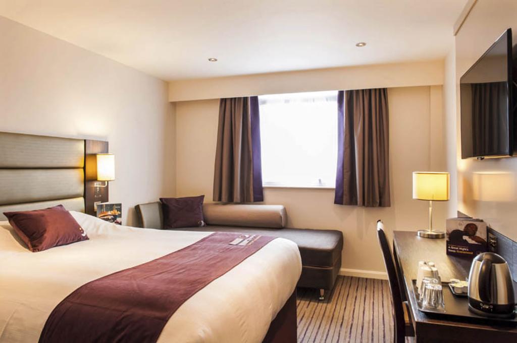 Premier Inn Manchester - 프레스트위치 외부 사진