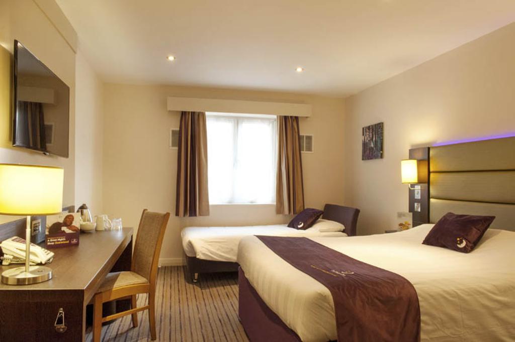 Premier Inn Manchester - 프레스트위치 외부 사진