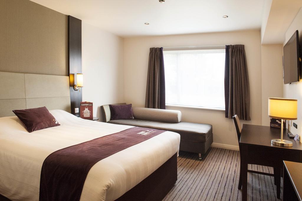 Premier Inn Manchester - 프레스트위치 외부 사진