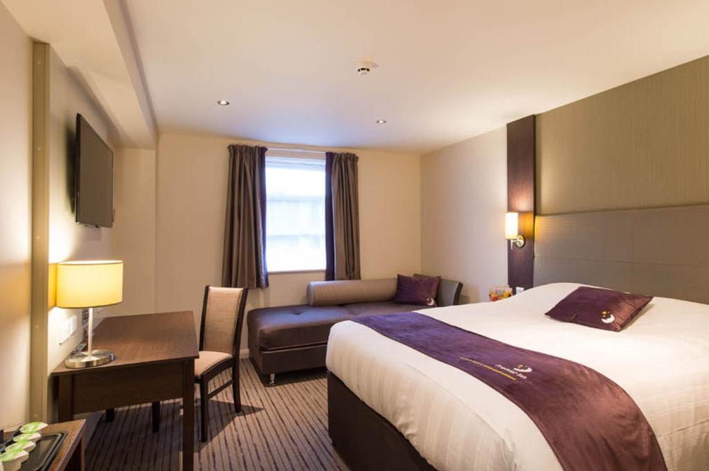 Premier Inn Manchester - 프레스트위치 외부 사진