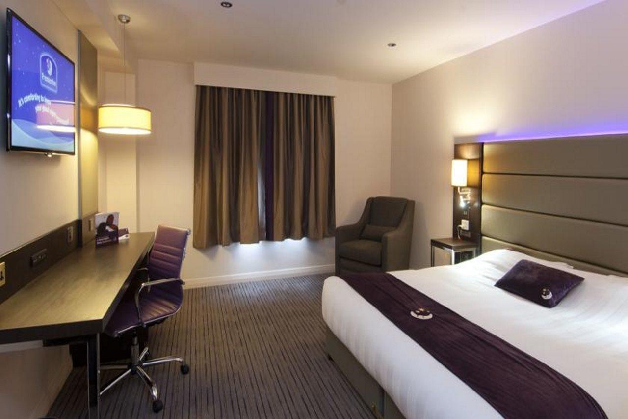 Premier Inn Manchester - 프레스트위치 외부 사진