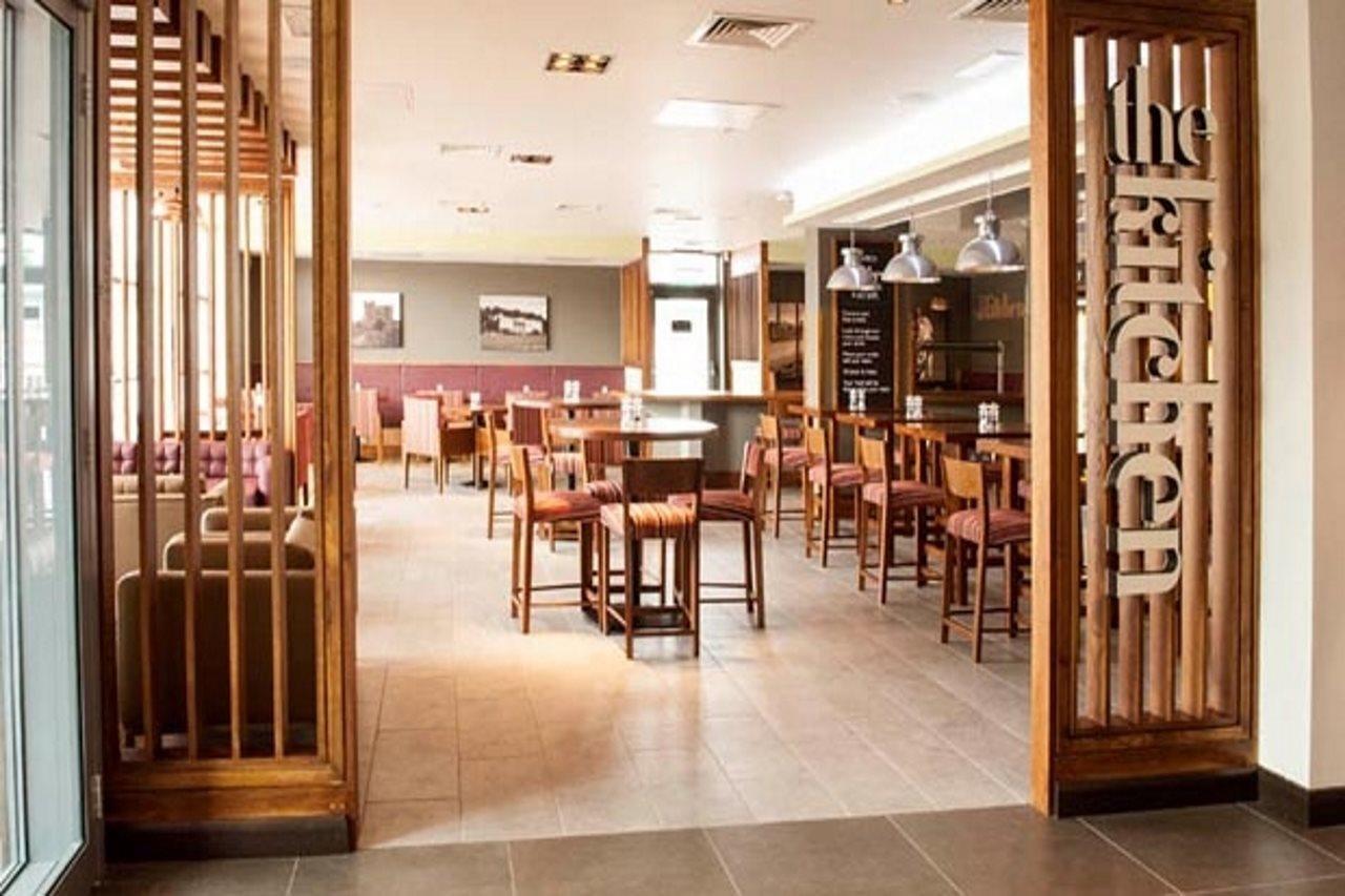 Premier Inn Manchester - 프레스트위치 외부 사진