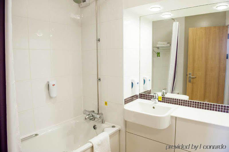 Premier Inn Manchester - 프레스트위치 외부 사진