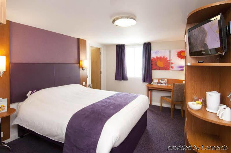 Premier Inn Manchester - 프레스트위치 외부 사진