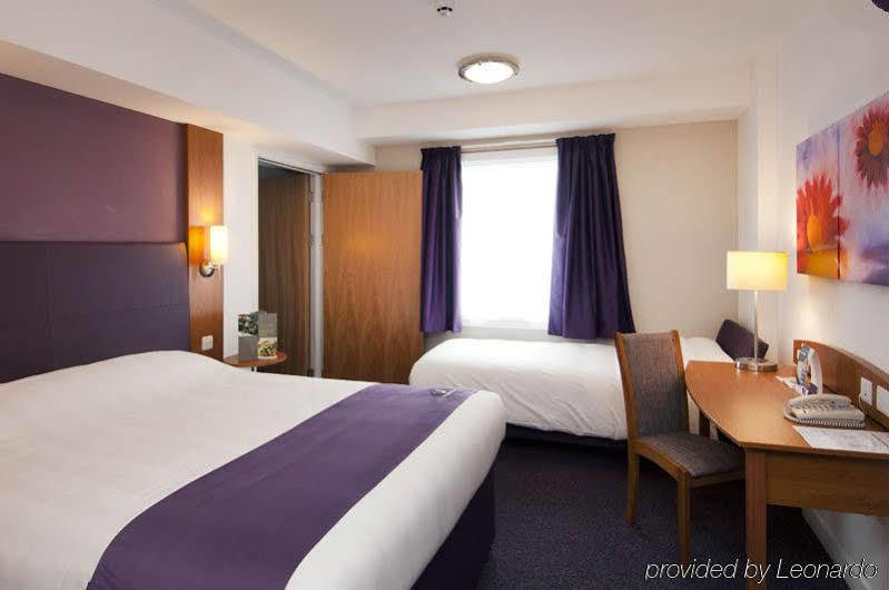 Premier Inn Manchester - 프레스트위치 외부 사진