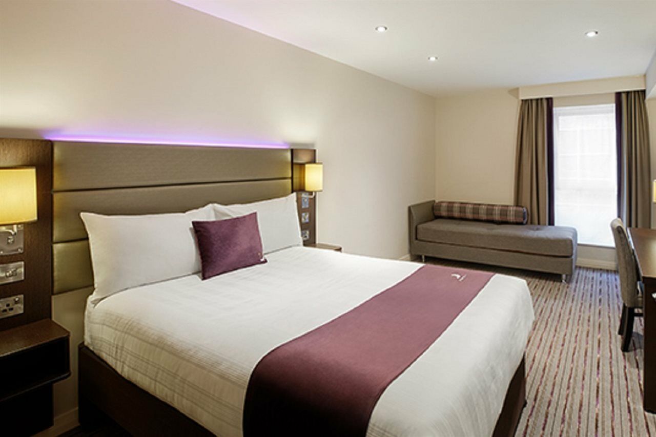 Premier Inn Manchester - 프레스트위치 외부 사진